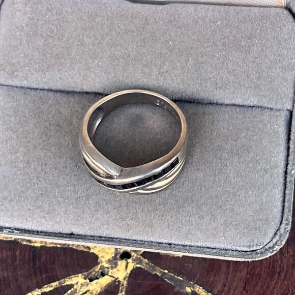 Vintage Cocktail Ring Size 6 3/4 With Blue Sapphire and Sterling Silver Band - Picture 4 of 9